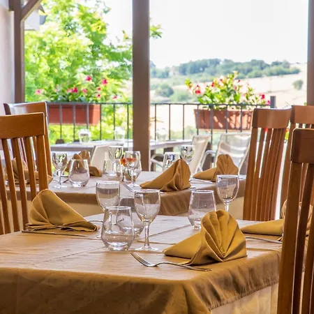 Logis - Le Relais Des Deux Vallees - Et Restaurant Hotel