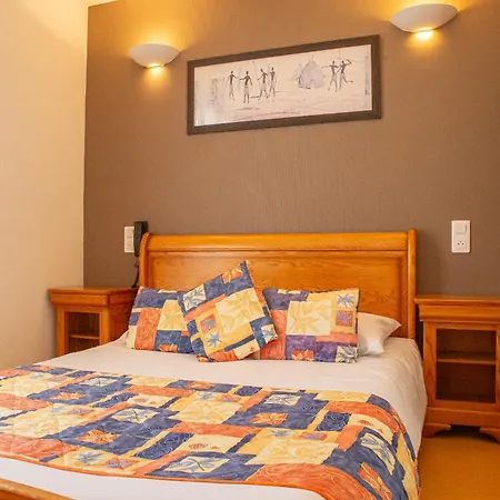 Hotel Logis - Le Relais Des Deux Vallees - Et Restaurant 2*