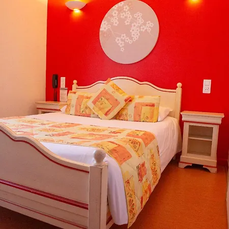 Logis - Le Relais Des Deux Vallees - Et Restaurant Hotel Salvagnac