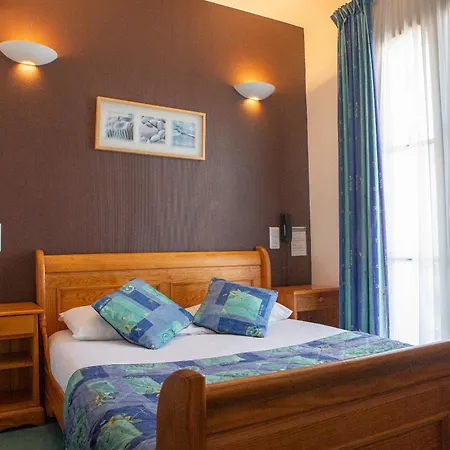 Logis - Le Relais Des Deux Vallees - Et Restaurant Hotel 2*