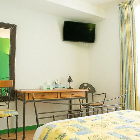 Logis - Le Relais Des Deux Vallees - Et Restaurant Hotel