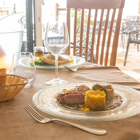 Logis - Le Relais Des Deux Vallees - Et Restaurant 2* Salvagnac