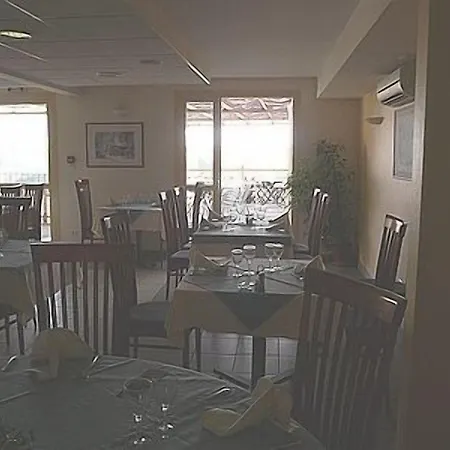 Logis - Le Relais Des Deux Vallees - Et Restaurant Hotel 2*