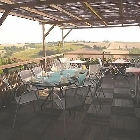 Logis - Le Relais Des Deux Vallees - Et Restaurant ホテル