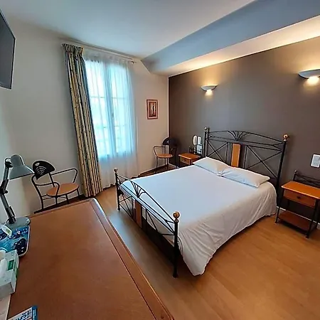 Logis - Le Relais Des Deux Vallees - Et Restaurant ホテル
