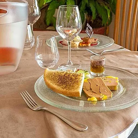Logis - Le Relais Des Deux Vallees - Et Restaurant ホテル
