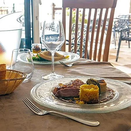 ホテル Logis - Le Relais Des Deux Vallees - Et Restaurant