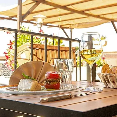 Logis - Le Relais Des Deux Vallees - Et Restaurant ホテル