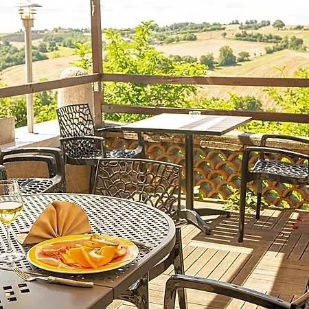 Logis - Le Relais Des Deux Vallees - Et Restaurant ホテル 2*
