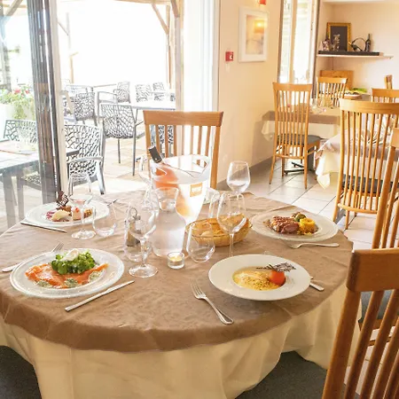 Hotel Logis - Le Relais Des Deux Vallees - Et Restaurant Salvagnac