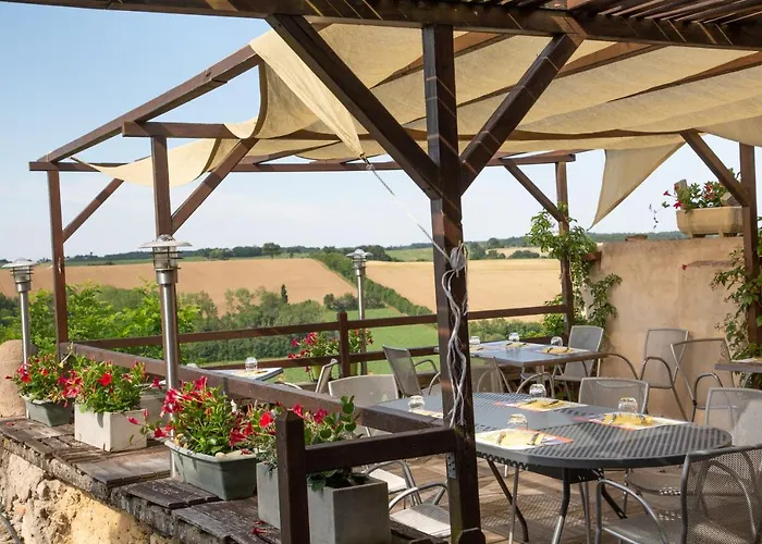 Logis - Le Relais Des Deux Vallees - Et Restaurant Salvagnac