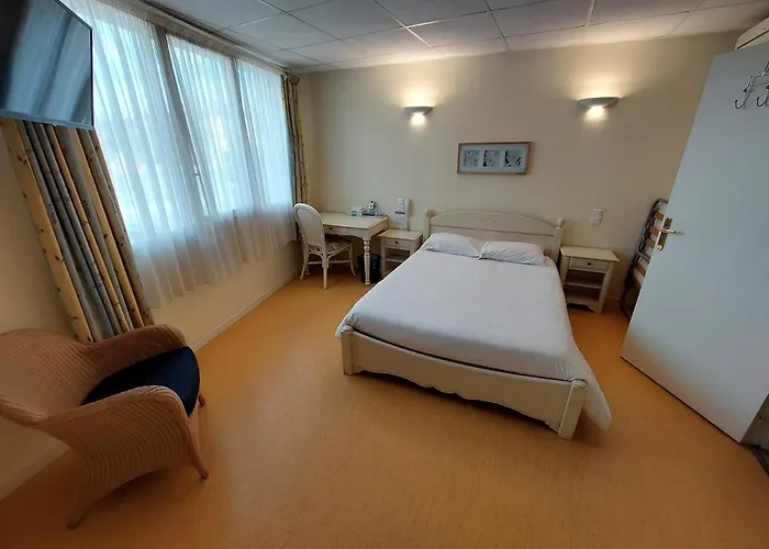 Logis - Le Relais Des Deux Vallees - Et Restaurant