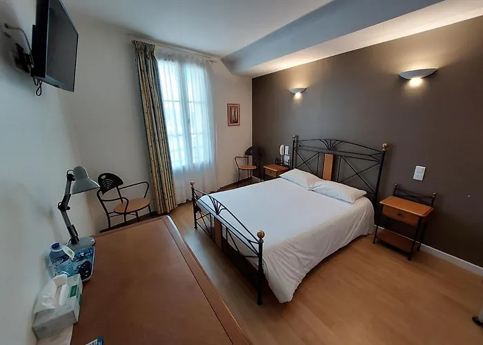 Logis - Le Relais Des Deux Vallees - Et Restaurant