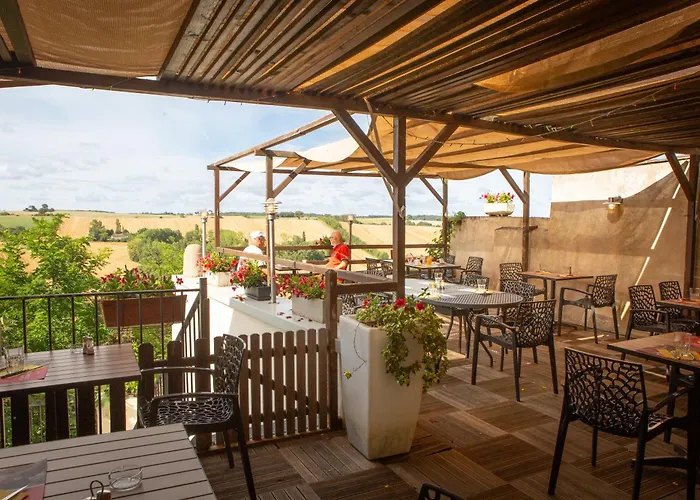 Hotel Logis - Le Relais Des Deux Vallees - Et Restaurant 2*