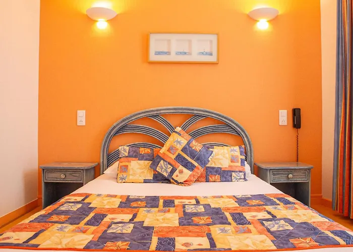 Hotel Logis - Le Relais Des Deux Vallees - Et Restaurant Salvagnac