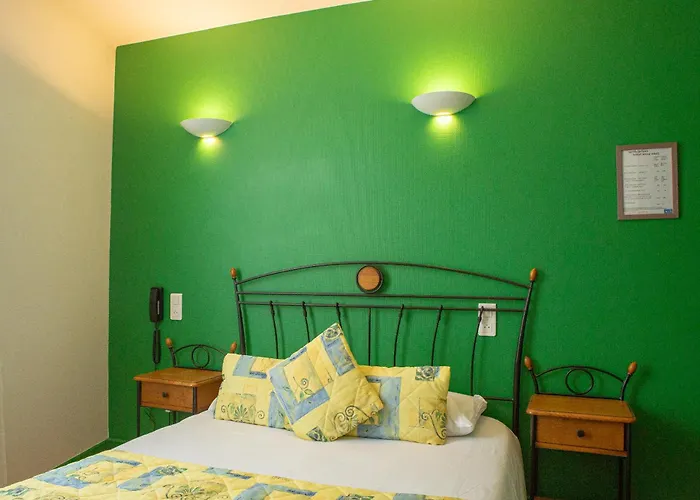 Logis - Le Relais Des Deux Vallees - Et Restaurant Salvagnac