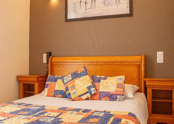 Hotel Logis - Le Relais Des Deux Vallees - Et Restaurant 2*