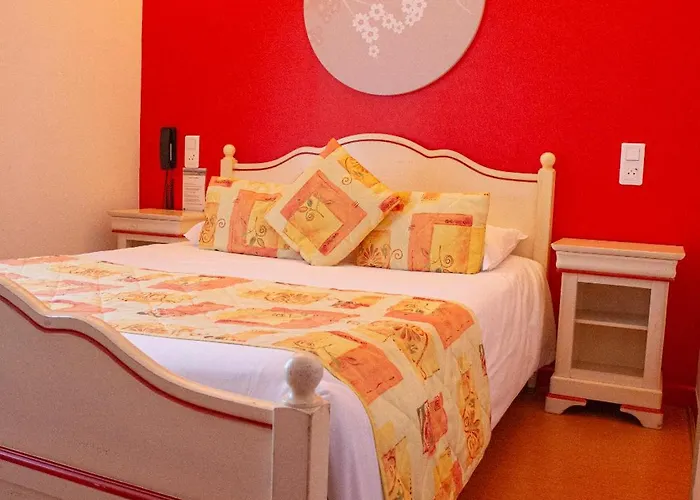 Logis - Le Relais Des Deux Vallees - Et Restaurant Hotel Salvagnac