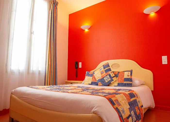 Logis - Le Relais Des Deux Vallees - Et Restaurant 2*