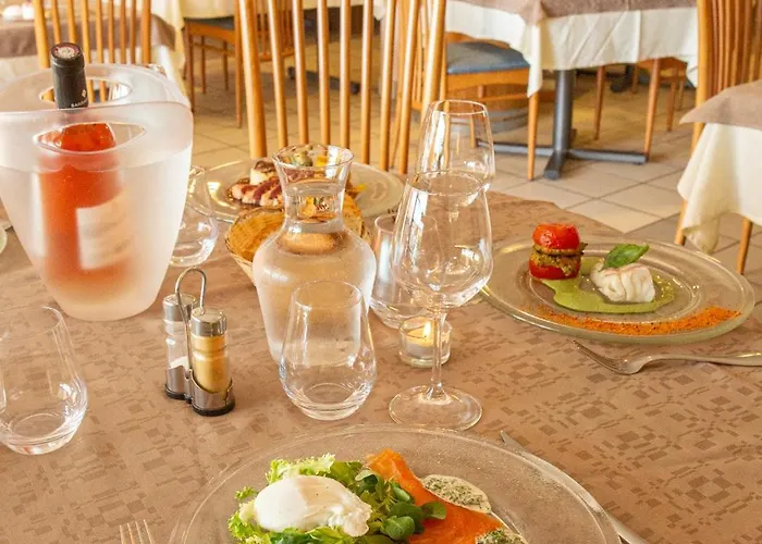 Hotel Logis - Le Relais Des Deux Vallees - Et Restaurant