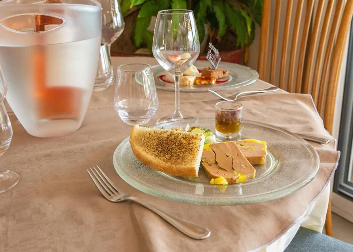 Hotel Logis - Le Relais Des Deux Vallees - Et Restaurant Salvagnac