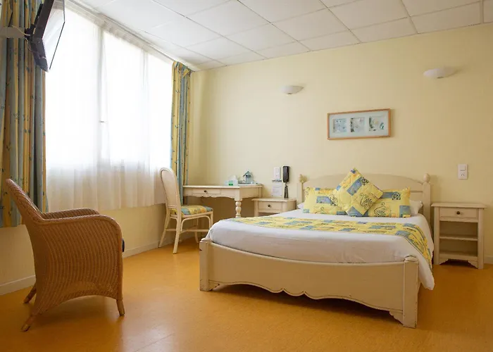 Logis - Le Relais Des Deux Vallees - Et Restaurant 2*