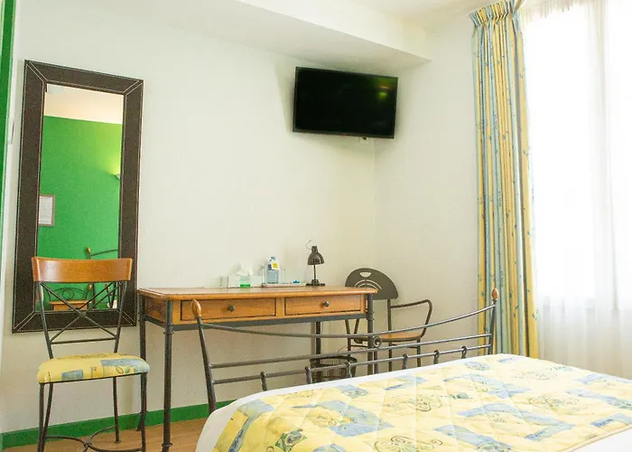 Logis - Le Relais Des Deux Vallees - Et Restaurant Hotel