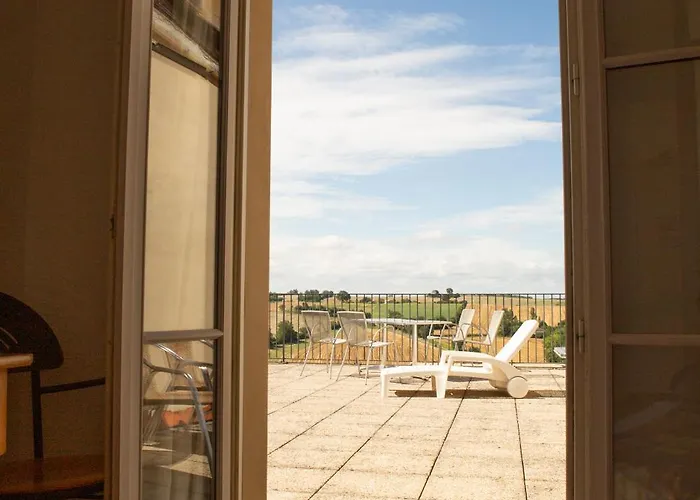 Hotel Logis - Le Relais Des Deux Vallees - Et Restaurant