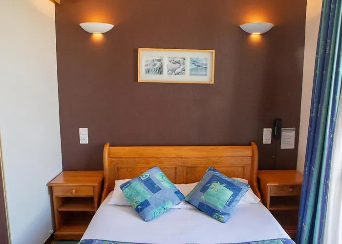 Logis - Le Relais Des Deux Vallees - Et Restaurant Hotel 2*