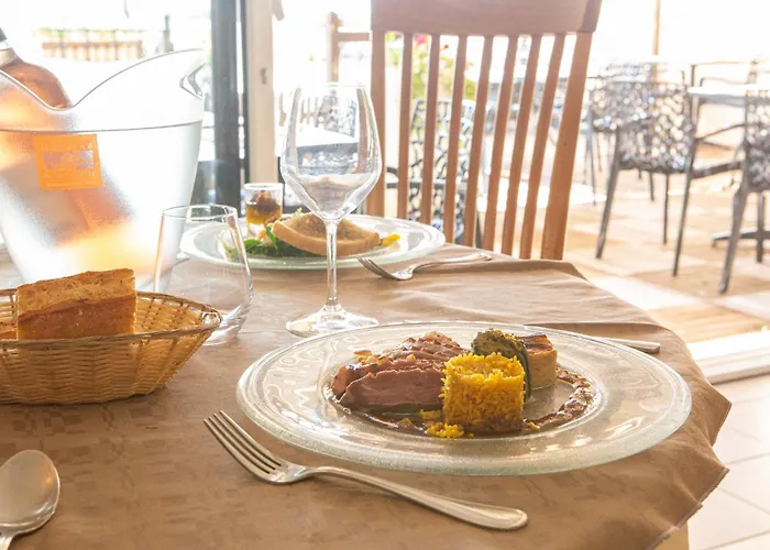 Logis - Le Relais Des Deux Vallees - Et Restaurant 2* Salvagnac