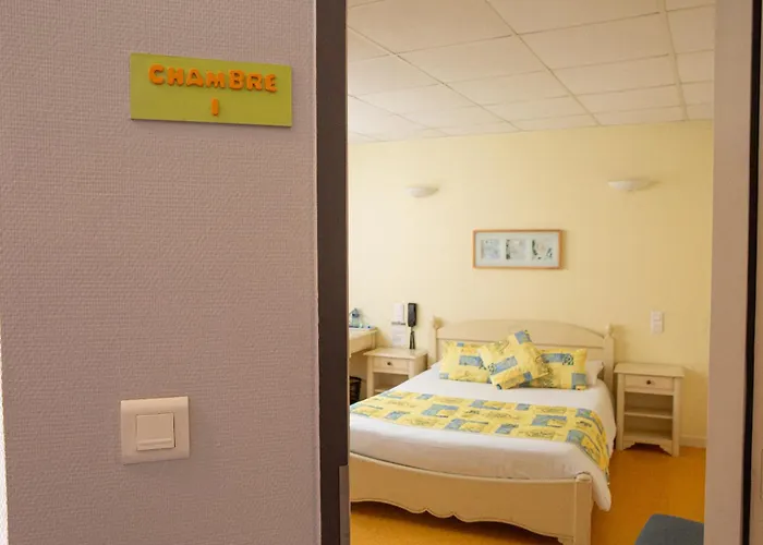 Logis - Le Relais Des Deux Vallees - Et Restaurant Hotel