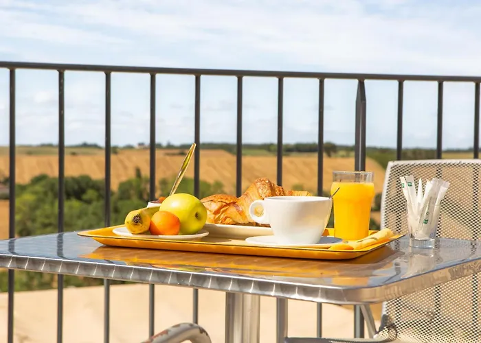 Hotel Logis - Le Relais Des Deux Vallees - Et Restaurant