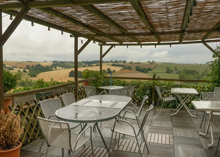 Hotel Logis - Le Relais Des Deux Vallees - Et Restaurant