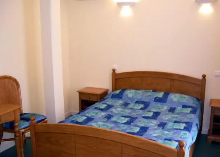 Hotel Logis - Le Relais Des Deux Vallees - Et Restaurant